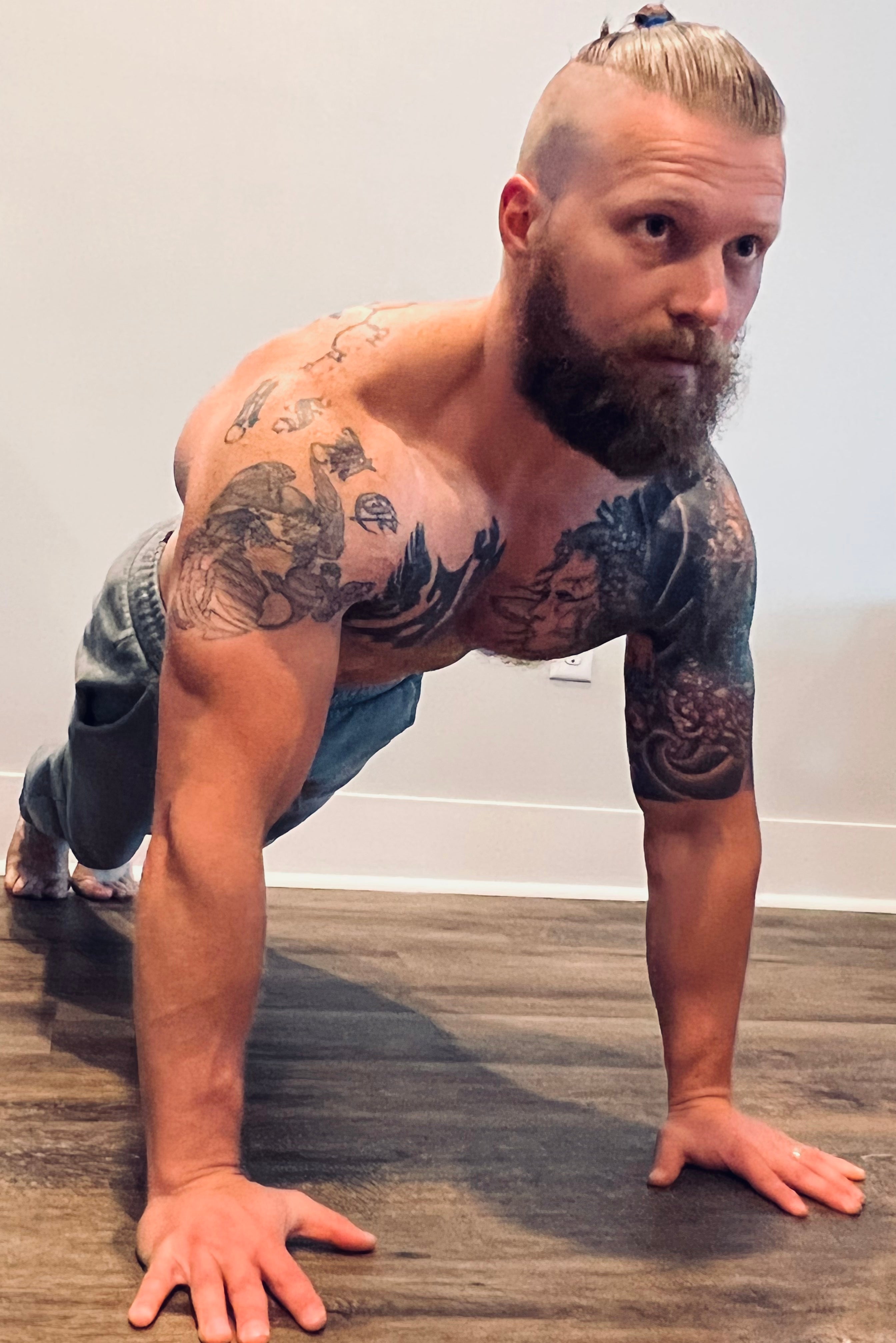 how-to-do-your-first-push-up-in-4-weeks-fitfrhome-beginner-program